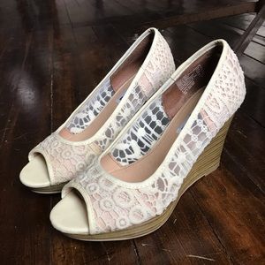 American Eagle Ivory Lace Wedges